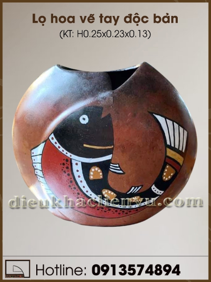 Lọ hoa vẽ tay độc bản